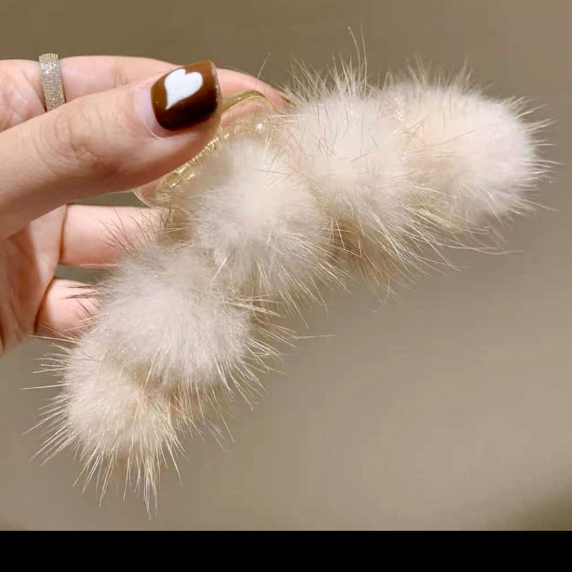 Medium size mink/rabbit fur claw clip