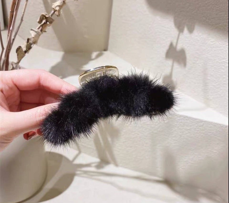 Medium size mink/rabbit fur claw clip