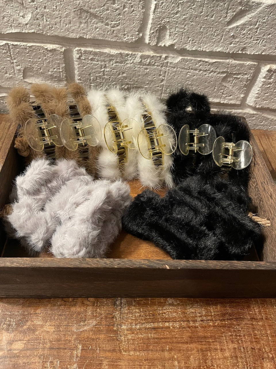 Medium size mink/rabbit fur claw clip