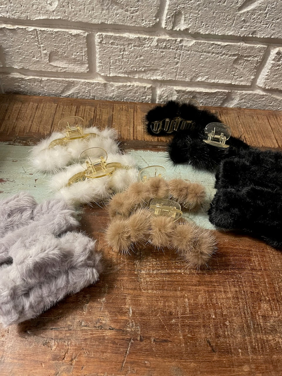 Medium size mink/rabbit fur claw clip