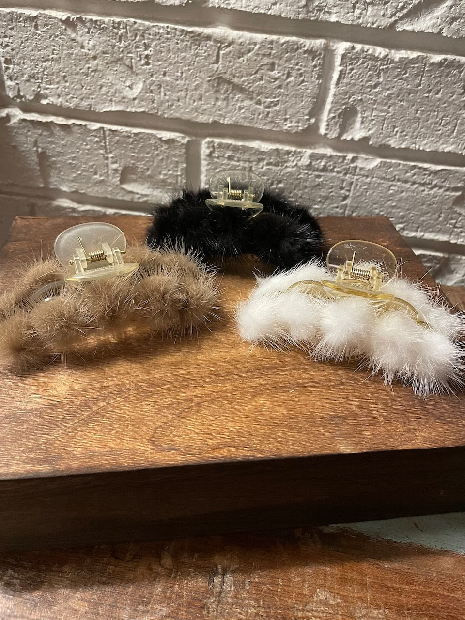 Medium size mink/rabbit fur claw clip