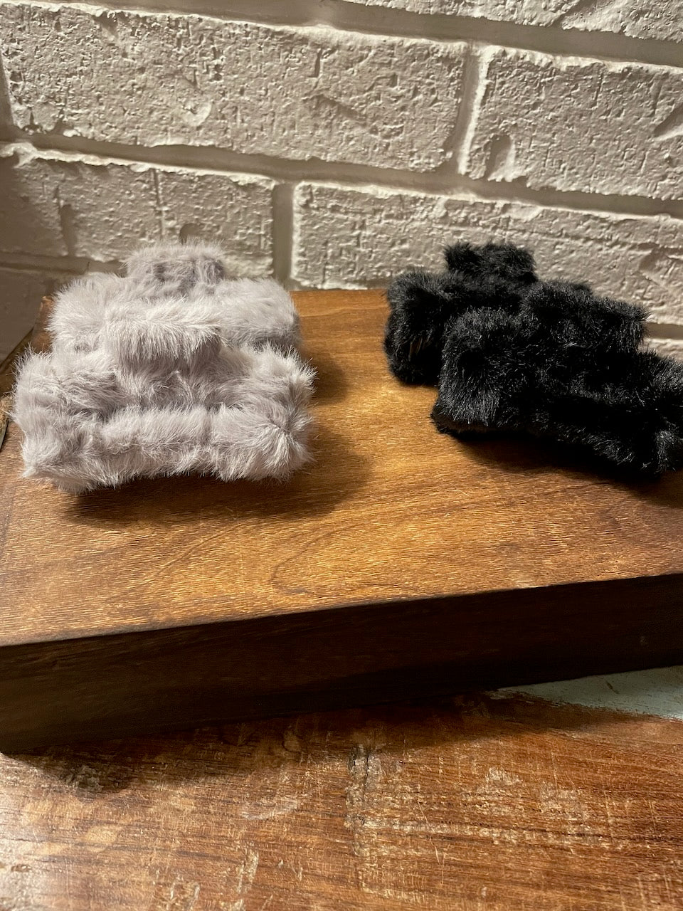 Medium size mink/rabbit fur claw clip