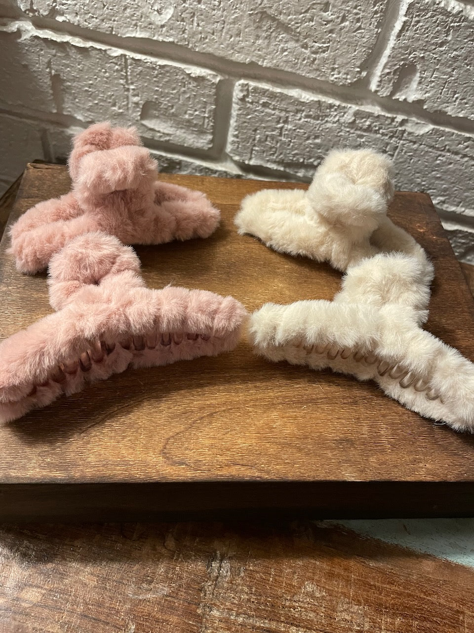 Medium size mink/rabbit fur claw clip